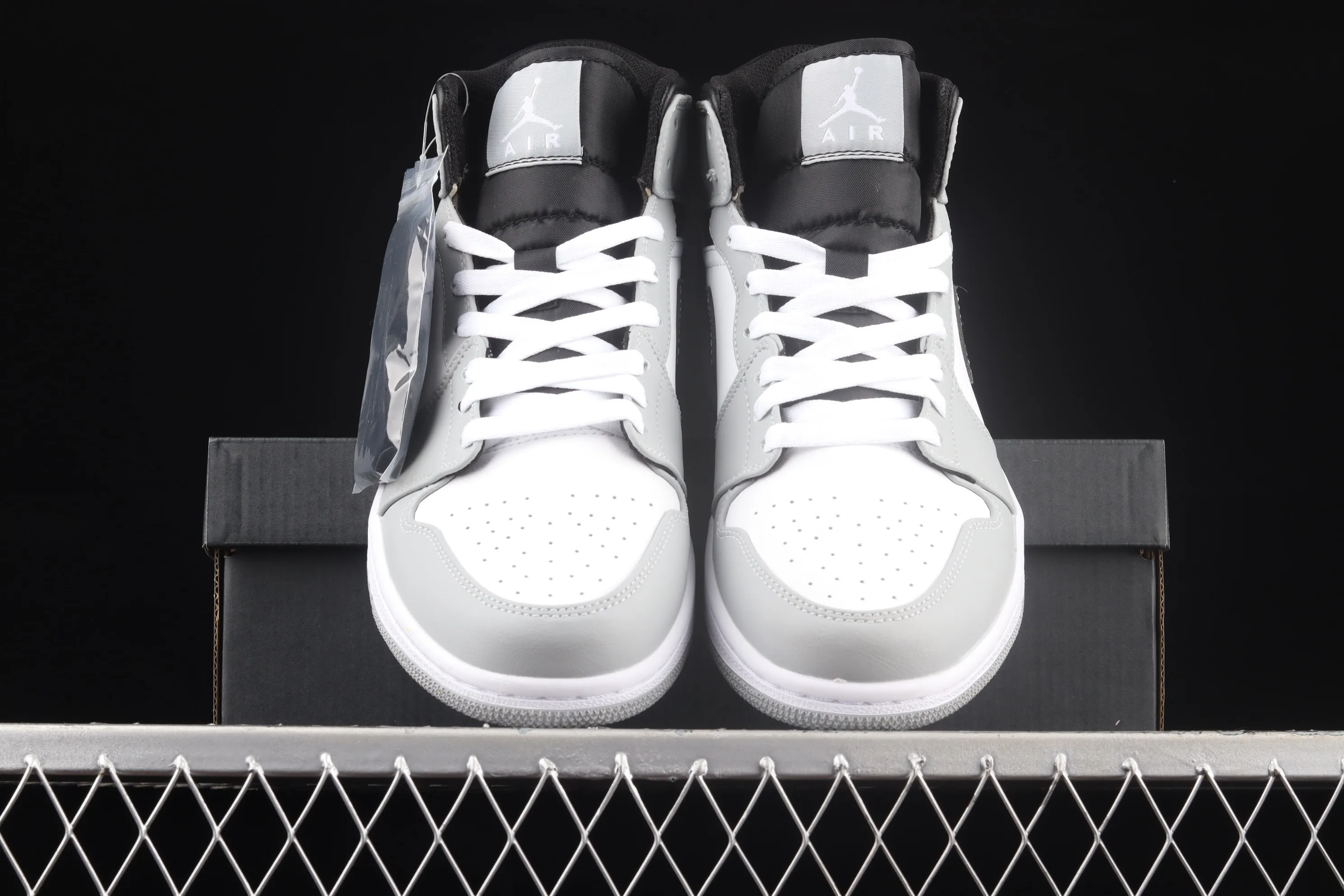 All categories Air Jordan Jordan series basketball shoes Air Jordan 1 Mid Air Jordan 1 Mid AJ1 Joe 1 ice blue gray China casual sneakers 554724-078